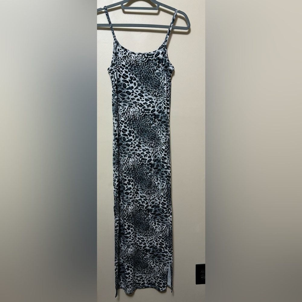 leopard print dress w/ leg cut out M